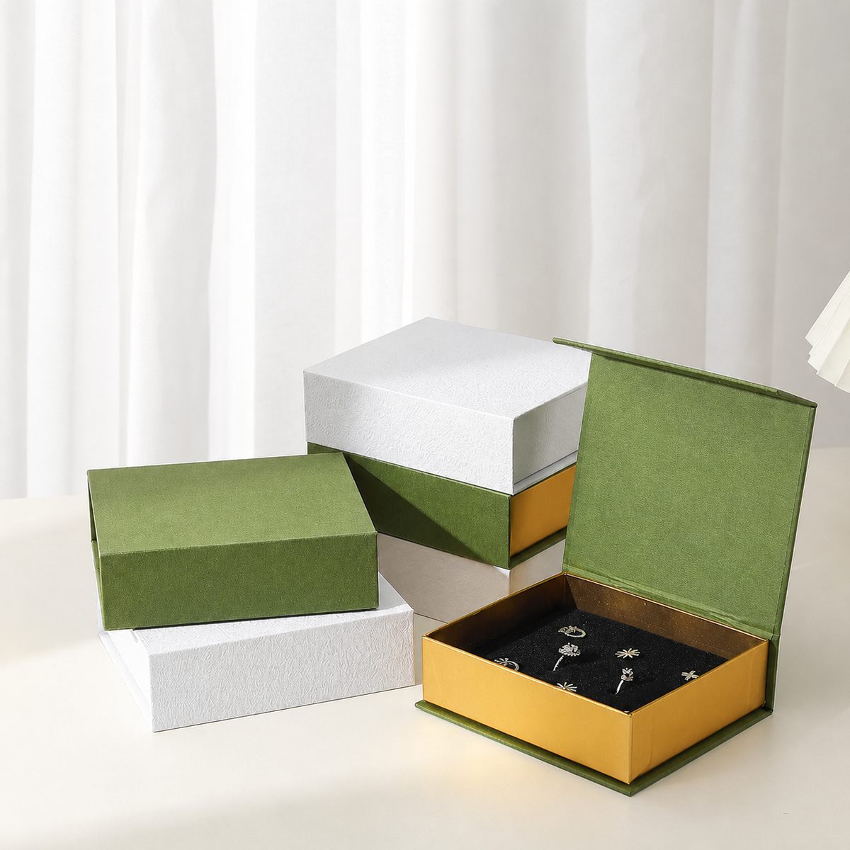 Book-Style Magnetic Jewelry Box 展示图 11