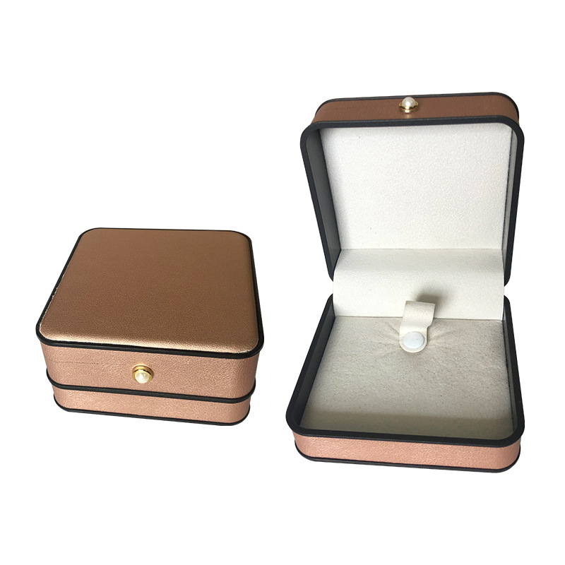 Pearl-Clasp PU Leather Jade Jewelry Flip-Top Box detail 2