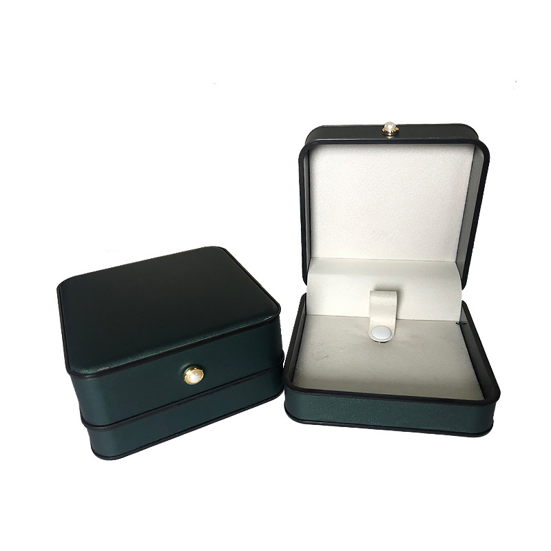 Pearl-Clasp PU Leather Jade Jewelry Flip-Top Box detail 3