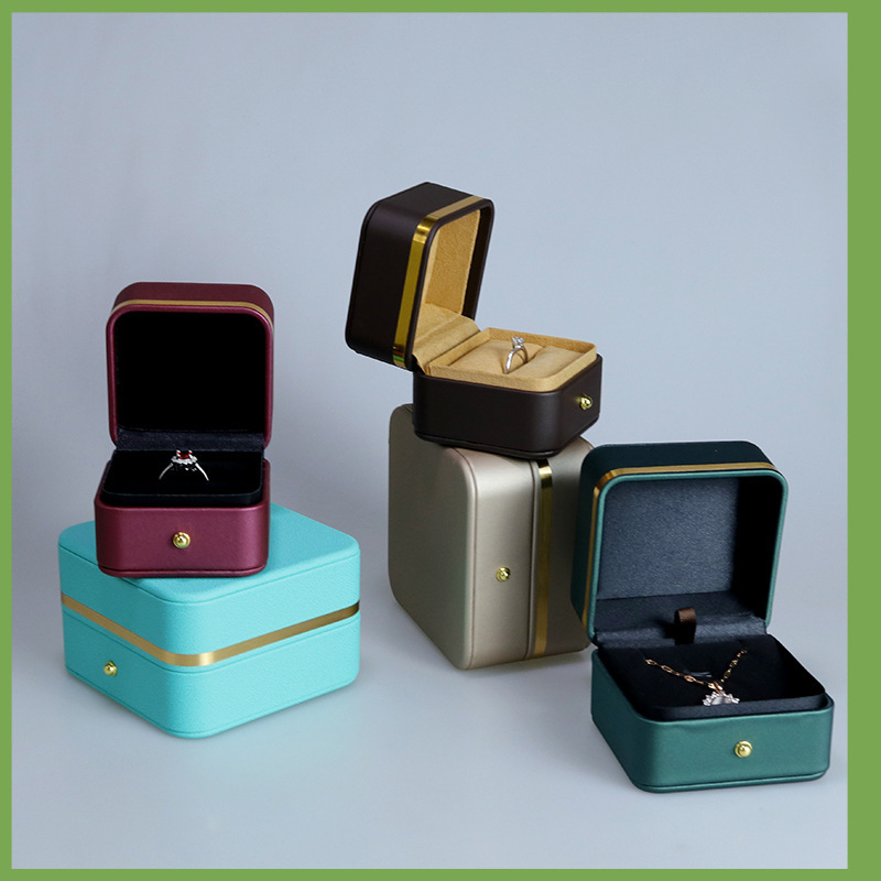 Gold-Trim Rounded PU Leather Flip-Top Jewelry Box detail 1