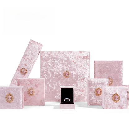 Vintage pink velvet flip-top jewelry box detail 2