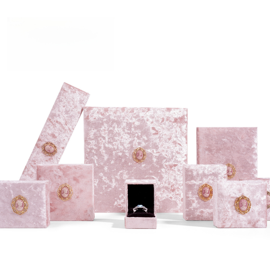 Vintage pink velvet flip-top jewelry box detail 2