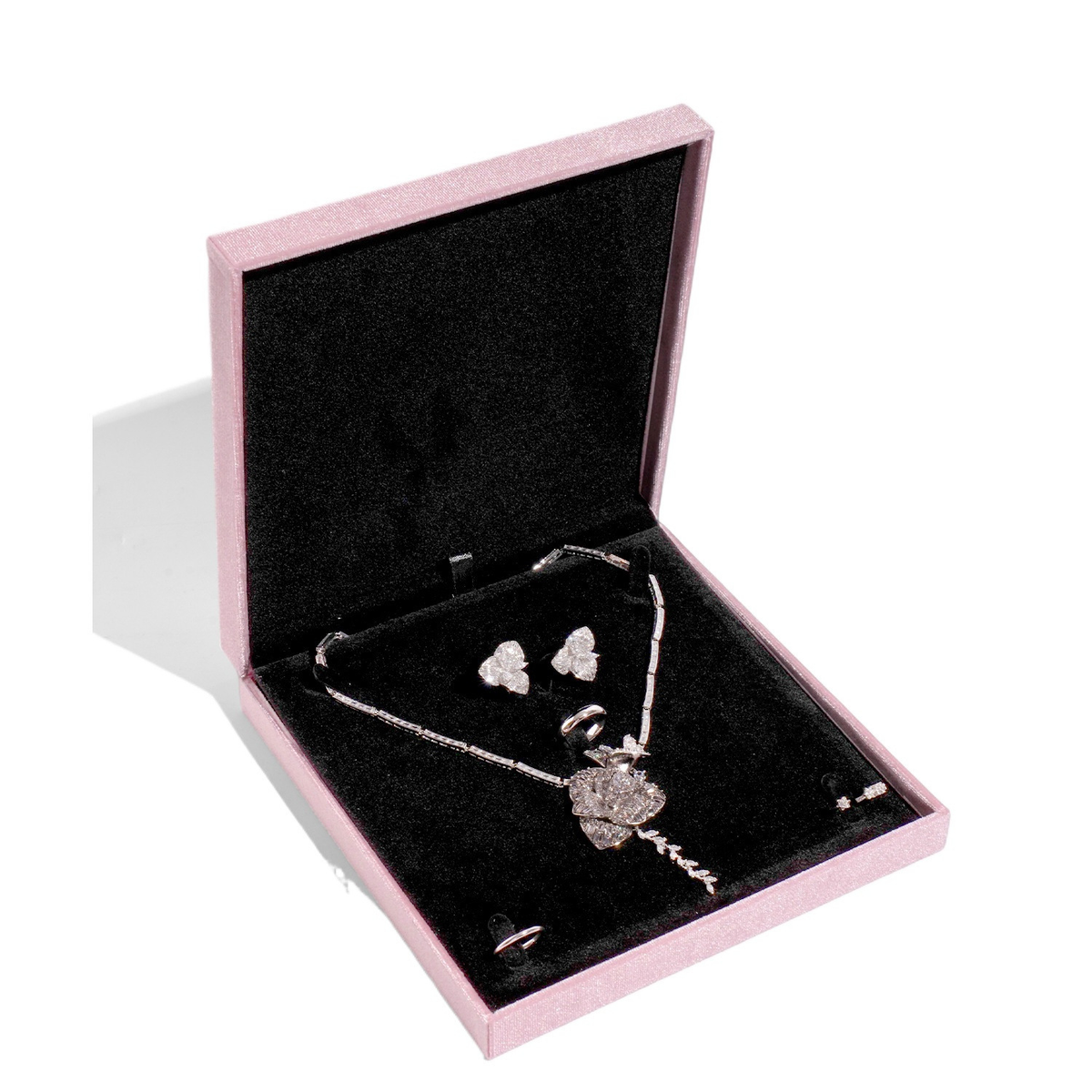 Vintage pink velvet flip-top jewelry box detail 3