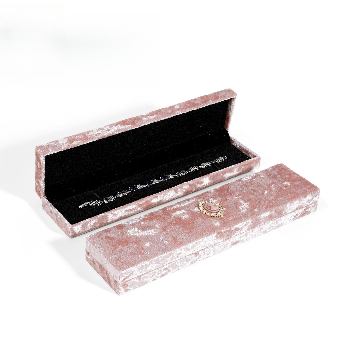 Vintage pink velvet flip-top jewelry box detail 4