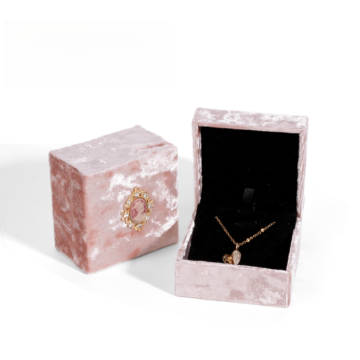 Vintage pink velvet flip-top jewelry box detail 8