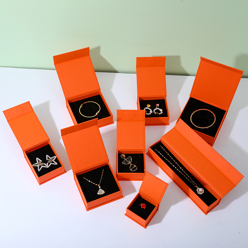 Versatile Magnetic Flip-Top Jewelry Box 展示图 7