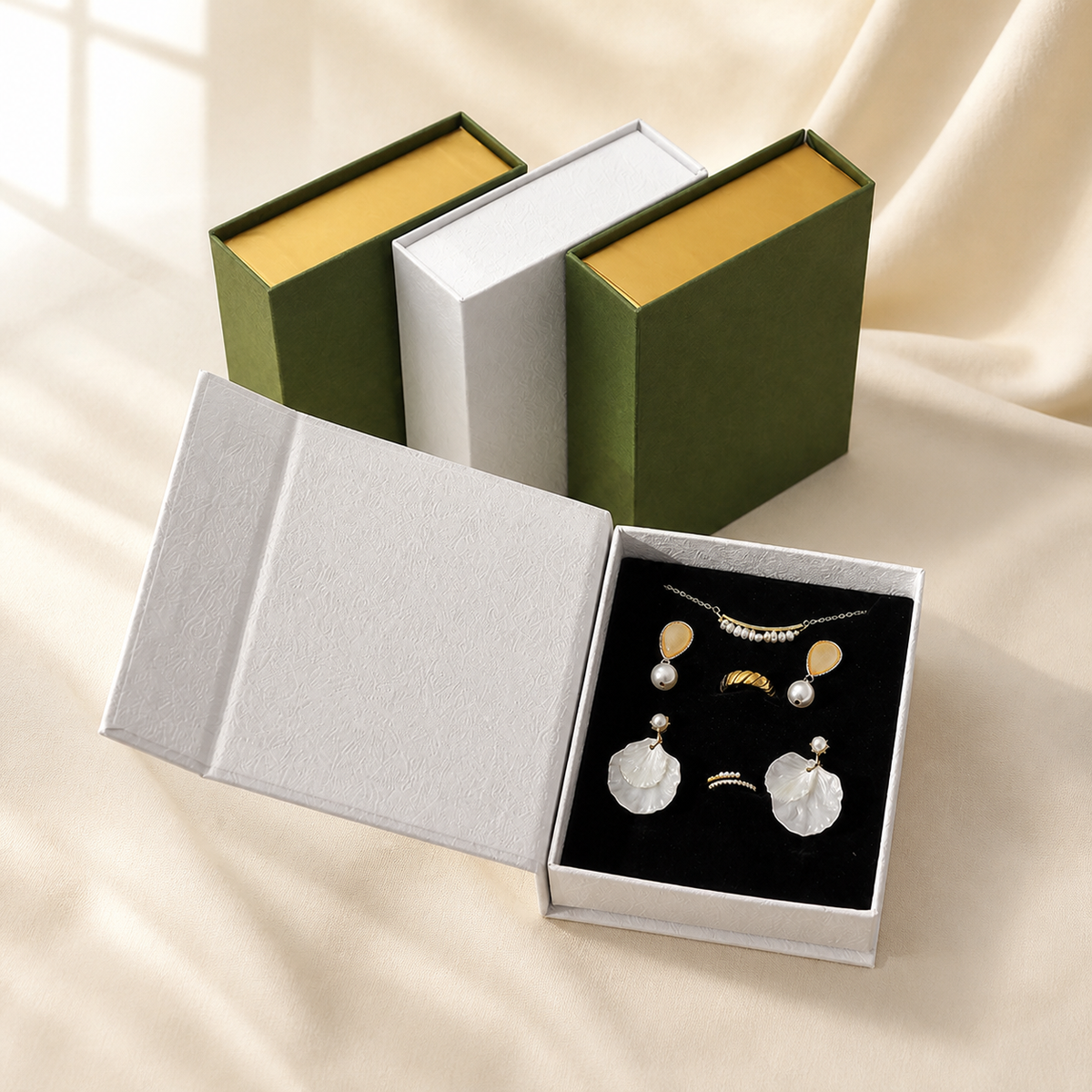 Book-Style Magnetic Jewelry Box 展示图 10