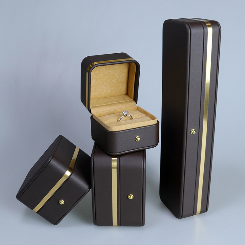 Gold-Trim Rounded PU Leather Flip-Top Jewelry Box detail 7