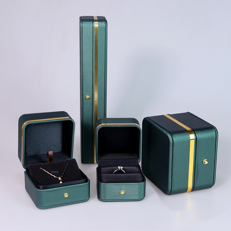 Gold-Trim Rounded PU Leather Flip-Top Jewelry Box detail 8